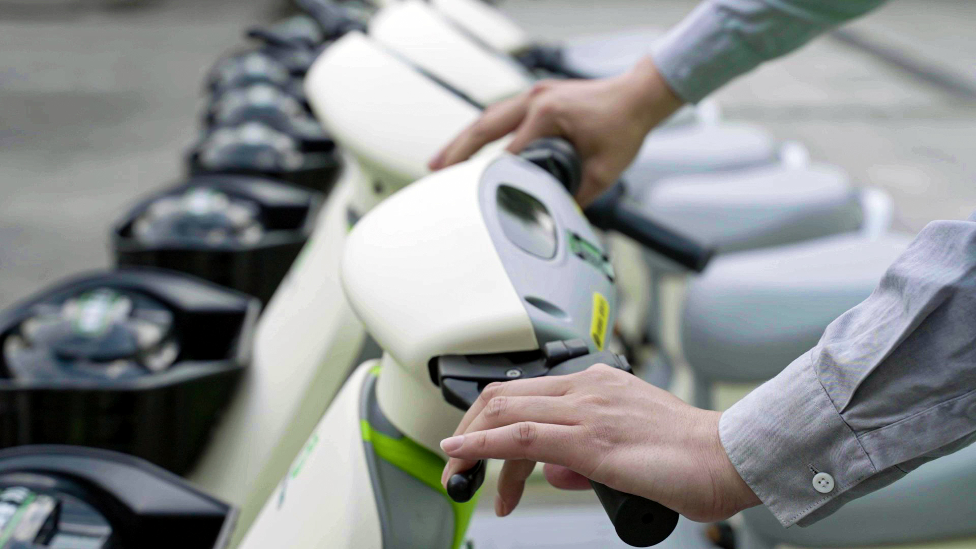 有序停放的共享電單車 有序停放的共享電單車